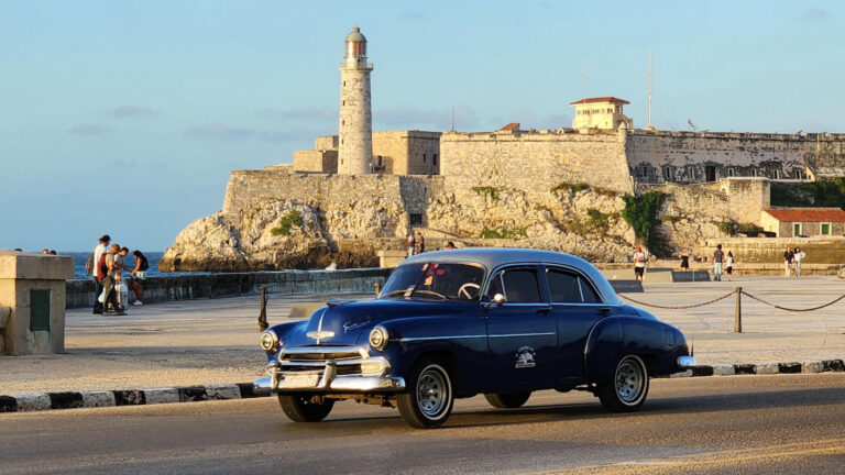 carro-classico-normal-malecon