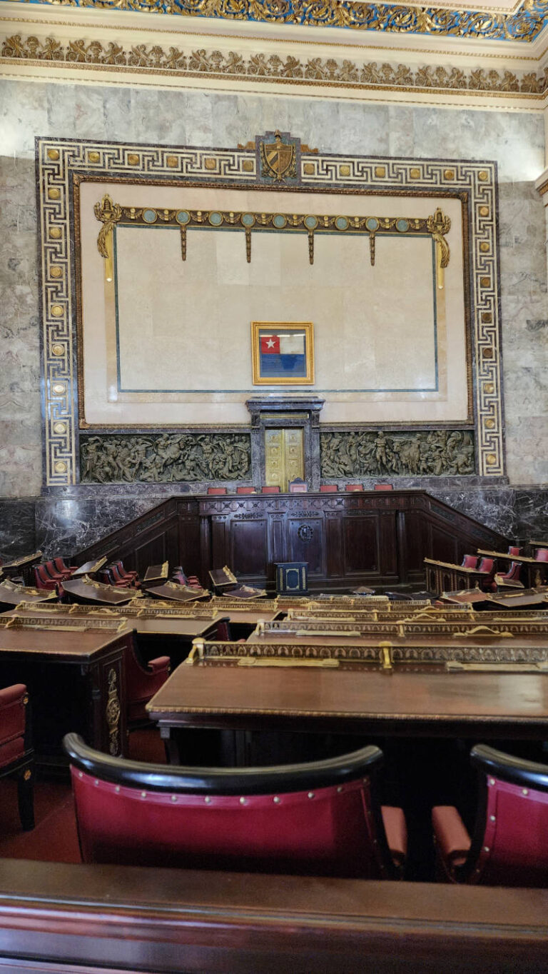 havana-capitolio-bandeira-senado