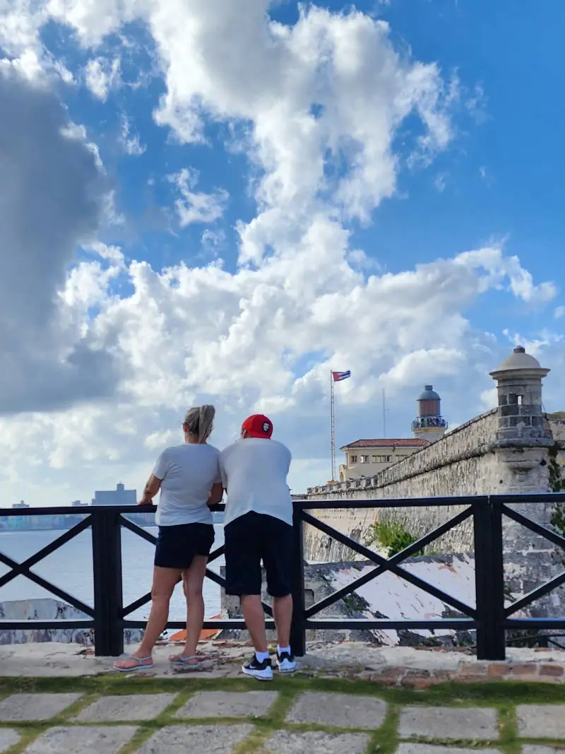 havana-morro-casal-bandeira