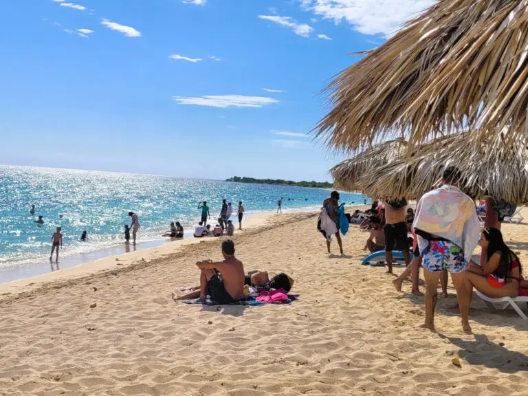 trinidad-ancon-domingo-praia