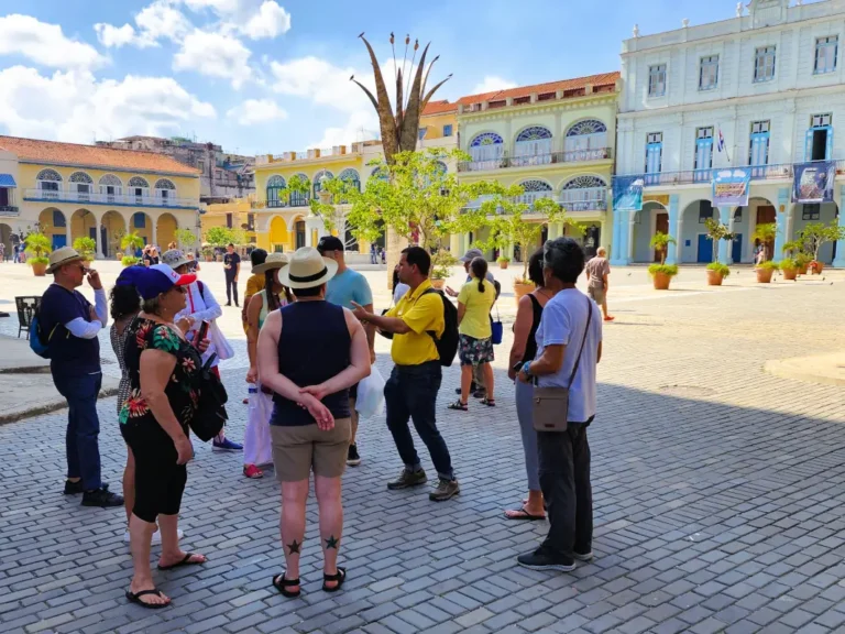 havana-centro-plaza-vieja