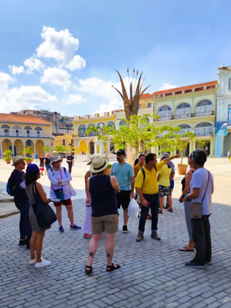 havana-centro-plaza-vieja-alain