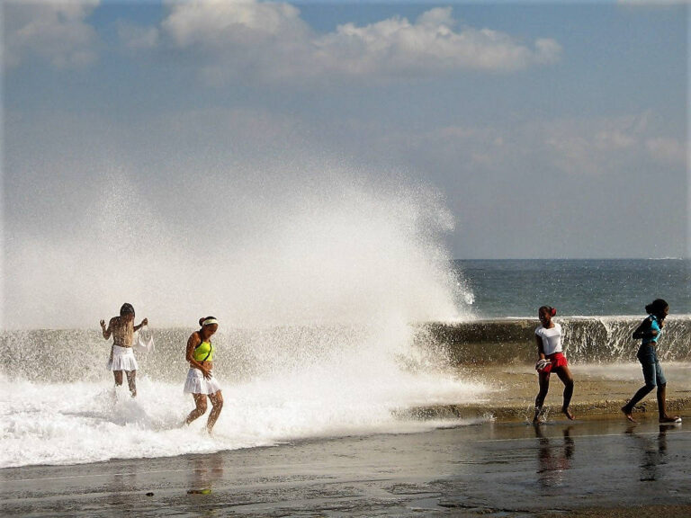 havana-el-malecon-banho