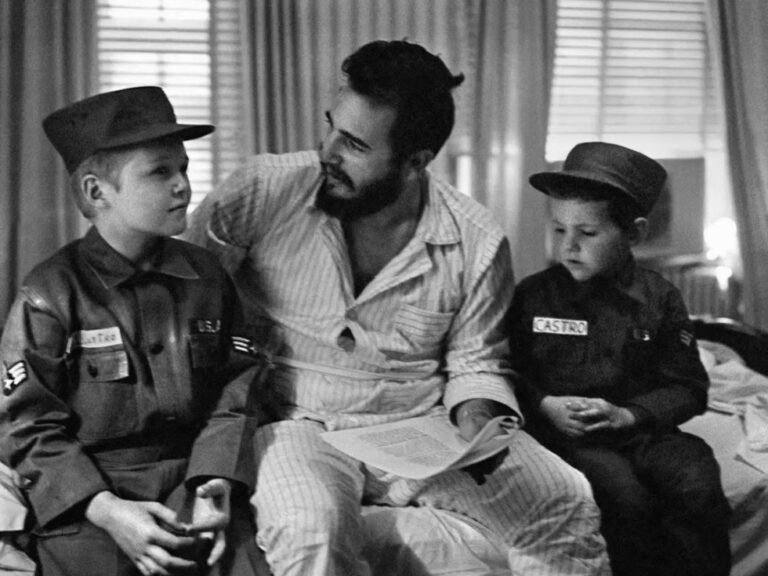 fidel-castro-duas-crianças