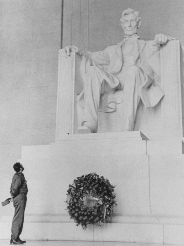 fidel-castro-estatua-abraham-lincoln