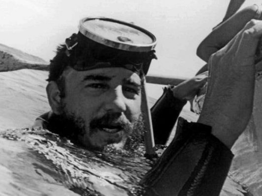fidel-castro-mergulho