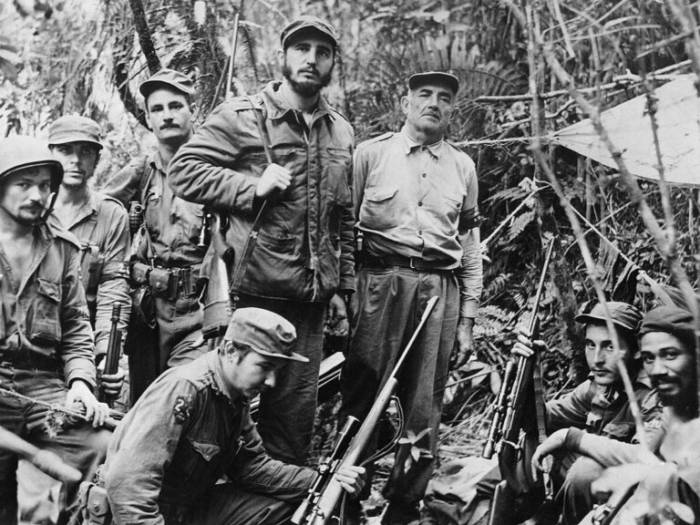 fidel-castro-sierra-maestra-1956